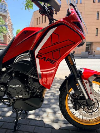 Moto Morini X Cape 700 Roja y Dorada