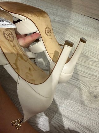 Tacones Michael Kors Beige Talla 38