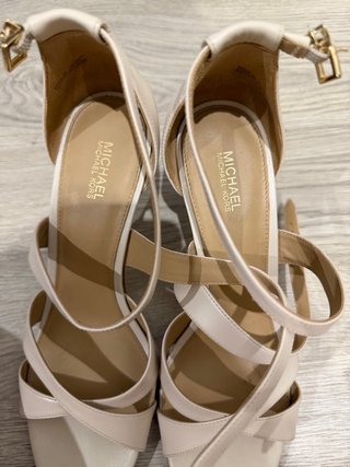 Tacones Michael Kors Beige Talla 38