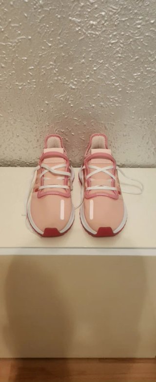 Zapatillas Adidas rosas y rojas