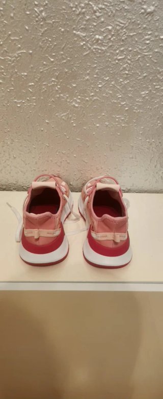 Zapatillas Adidas rosas y rojas