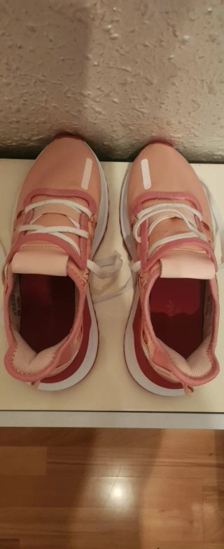 Zapatillas Adidas rosas y rojas