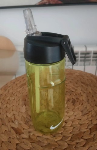 Botella deportiva Nike amarilla