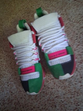 Zapatillas adidas deportivas verdes y blancas