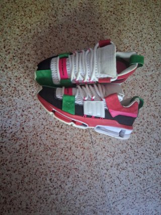 Zapatillas adidas deportivas verdes y blancas