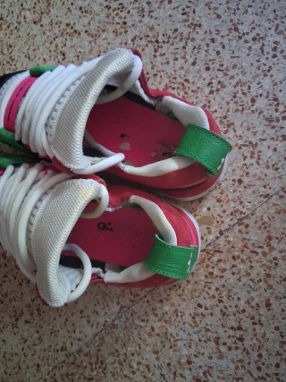 Zapatillas adidas deportivas verdes y blancas