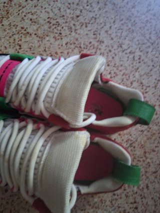 Zapatillas adidas deportivas verdes y blancas