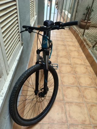 Bicicleta eléctrica azul