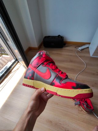 Nike Dunk High Grises y Rojas