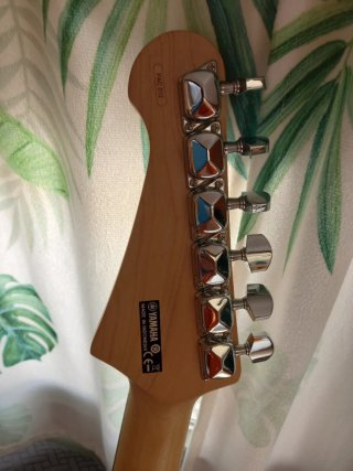 Guitarra Eléctrica Yamaha Pacifica + mini ampli.