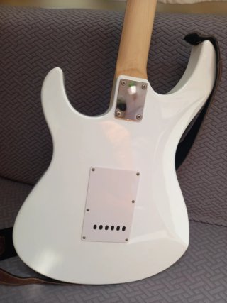Guitarra Eléctrica Yamaha Pacifica + mini ampli.
