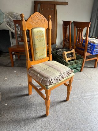 Silla de comedor de madera y tela