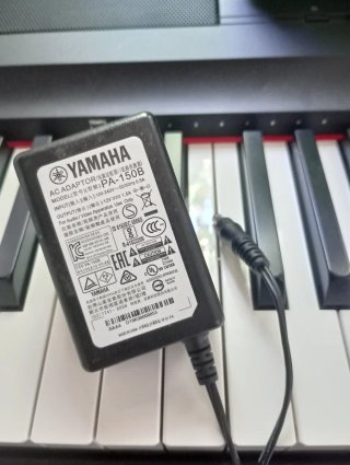Piano Digitale Yamaha P-121 - 73 Tasti Senza Uso