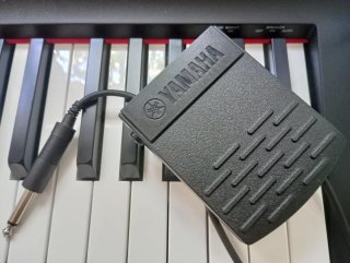 Piano Digitale Yamaha P-121 - 73 Tasti Senza Uso
