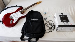Guitarra Eléctrica Roja Gear4music + Accesorios