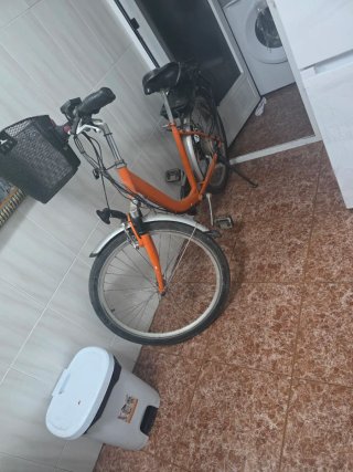 Bicicleta eléctrica naranja