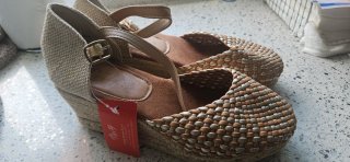Sandalias cuña sin estrenar