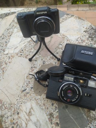 Konica e Olympus Fotocamere Nere