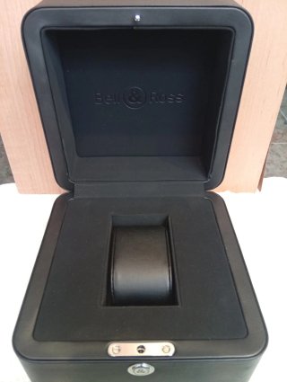 🇨🇭Caja BELL & ROSS