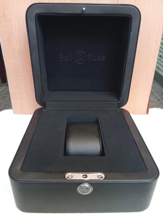 🇨🇭Caja BELL & ROSS
