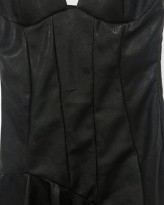 Talla XS. Vestido corto efecto piel de ZARA