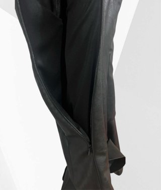 Talla XS. Vestido corto efecto piel de ZARA