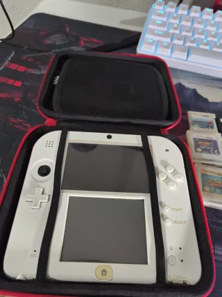 Nintendo 2DS Blanca para reparar + juegos