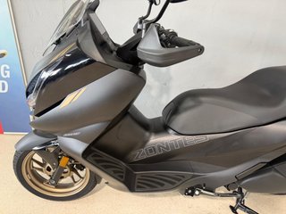 Zontes E350 Maxi Scooter Negra
