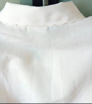 Camisa blanca con bordados talla 44-46