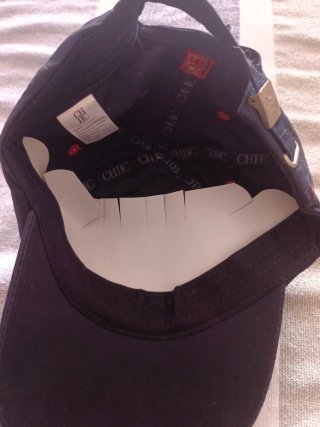 Gorra Carolina Herrera Negra y Roja