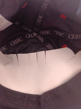 Gorra Carolina Herrera Negra y Roja
