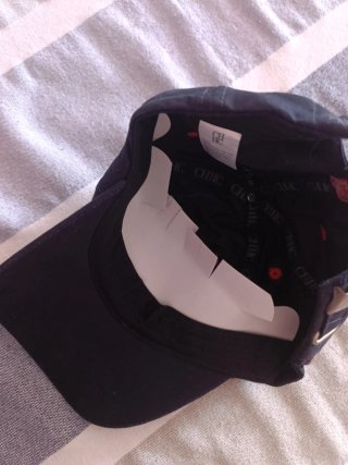Gorra Carolina Herrera Negra y Roja