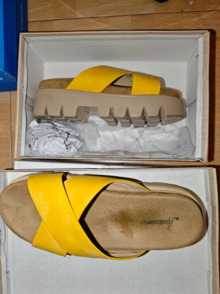 Sandalias amarillas plataforma cruzadas