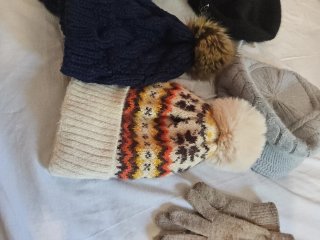 Lote Gorros Lana + Guantes Regalo