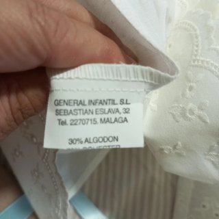Vestido infantil blanco con cuello azul
