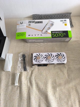 Zotac RTX 5070 Ti Blanca 16GB VRAM