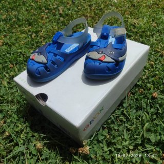 Sandalias infantiles Geox tiburón azul 27