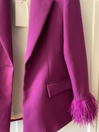 Blazer Zara con plumas Talla M