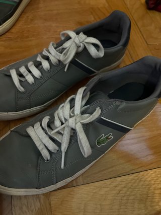 Zapatillas Lacoste grises con cocodrilo