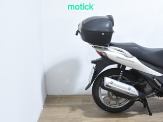 SUZUKI SIXTEEN 125 (TOP CASE)