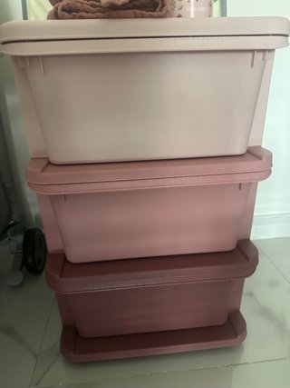 Cajonera rosa de plástico