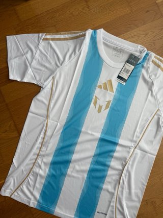 Camiseta logo M dorado talla M