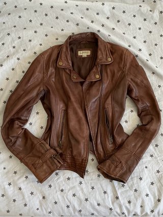 Chaqueta de cuero marrón