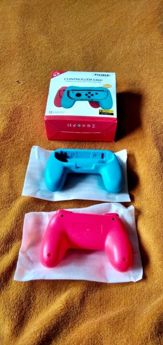 2 impugnature per Nintendo Switch PRODOTTO NUOVO