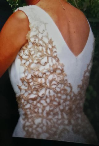 Vestido de novia marfil con encaje dorado