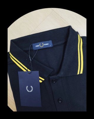 Polo Fred Perry Preto Risca Amarela XL