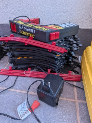 Lote Scalextric, 8 coches, pistas, cuentavueltas