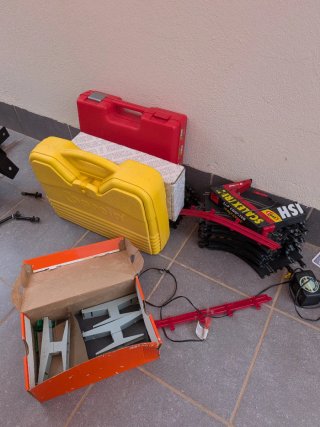 Lote Scalextric, 8 coches, pistas, cuentavueltas