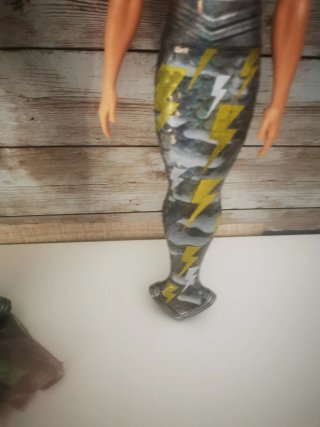 Muñeco Ken Sirena color reveal