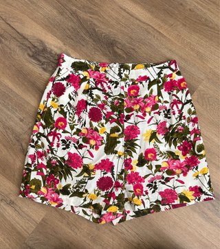 Pantalón corto estampado floral